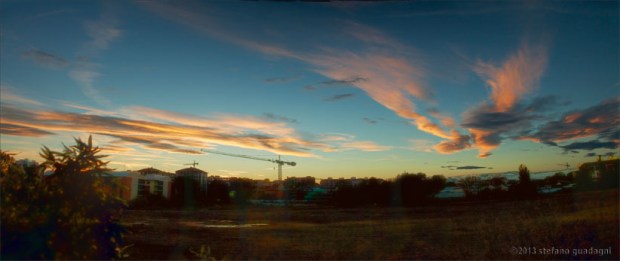 Il lato nordovest del Parco: nei lunghi anni di abbandono la roggia Boniforti ha costituito un fragile ma resistente baluardo all'avanzata di costruzioni in parti anche abusive.