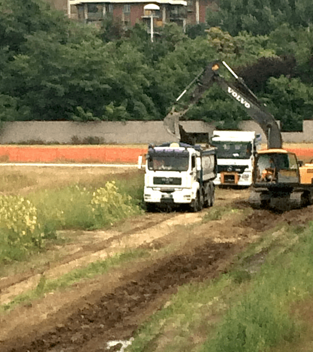 posa di una canalizzazione nel viale delle Sofore 